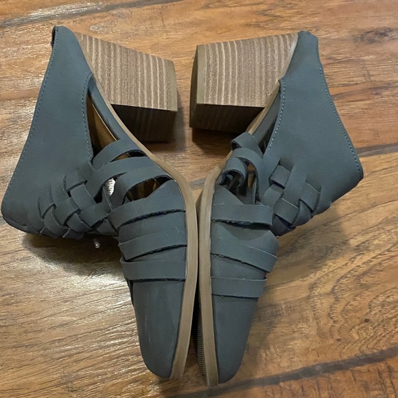 Universal Thread Women's Gray Strappy Heeled Sandals size 8.5W - Picture 8 of 11